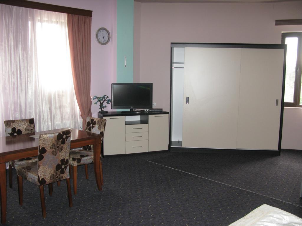 Deniz Guest House Набран Екстериор снимка