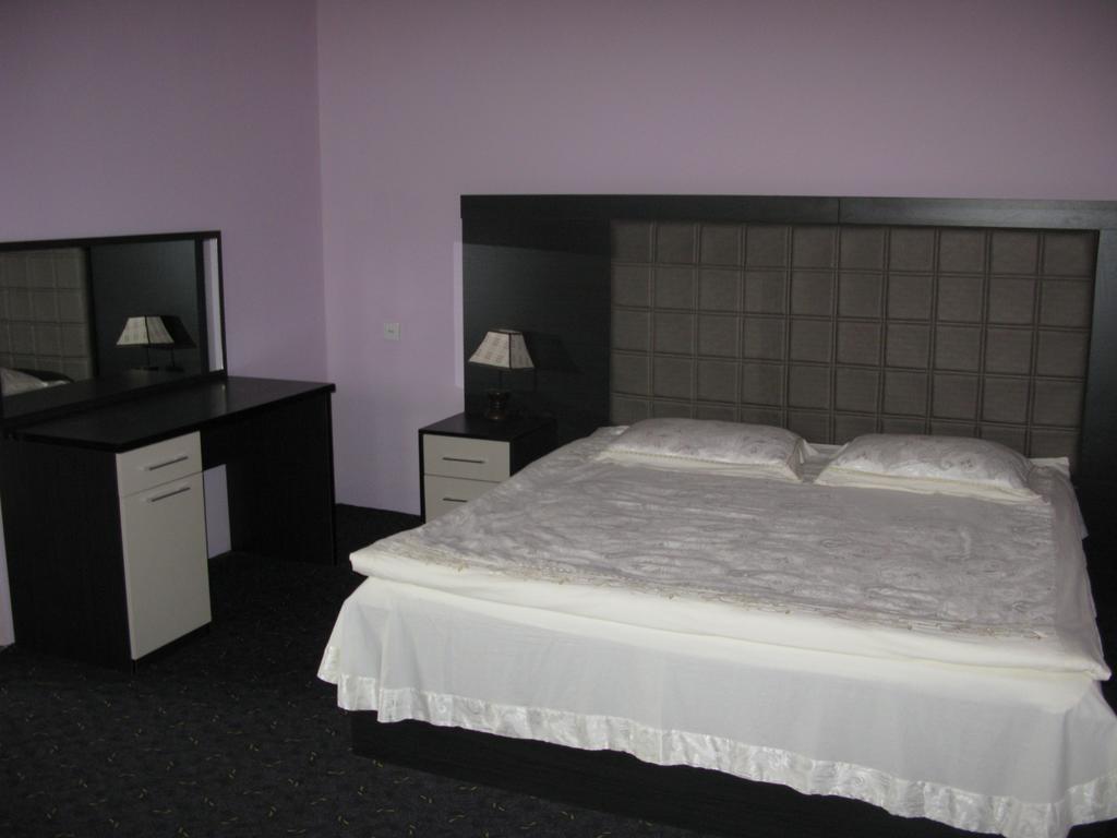Deniz Guest House Набран Екстериор снимка