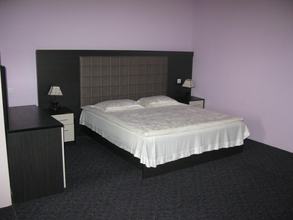 Deniz Guest House Набран Екстериор снимка