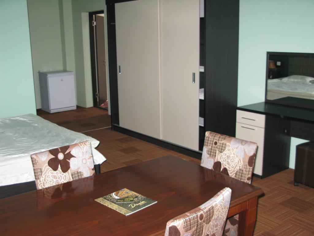 Deniz Guest House Набран Екстериор снимка